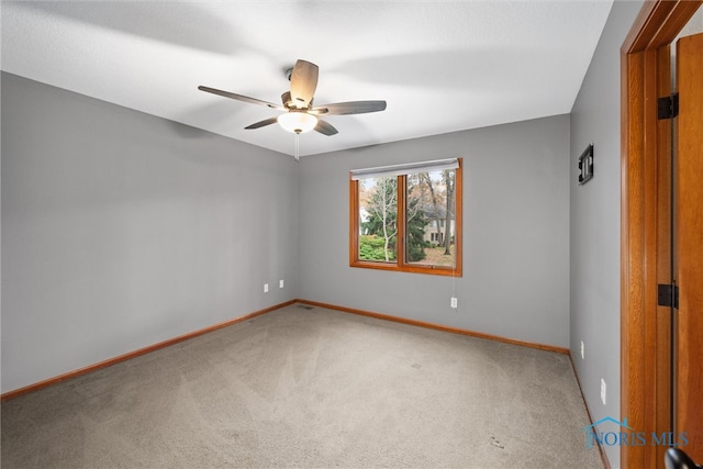 carpeted empty room featuring ceiling fan