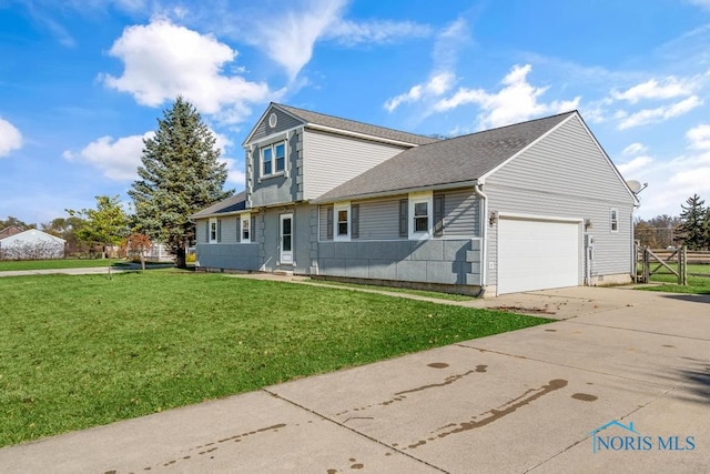 view of front facade featuring a garage and a front lawn