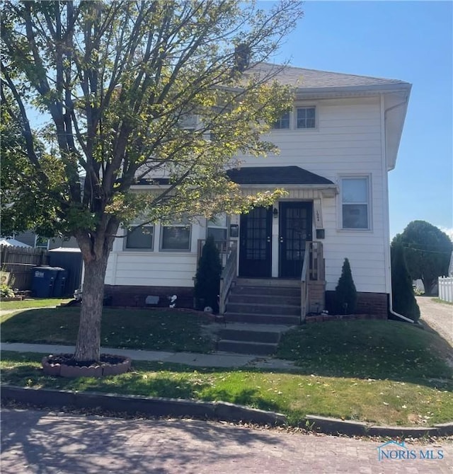 1944 Mason St, Toledo, OH 43605 - view of front of property featuring a front lawn