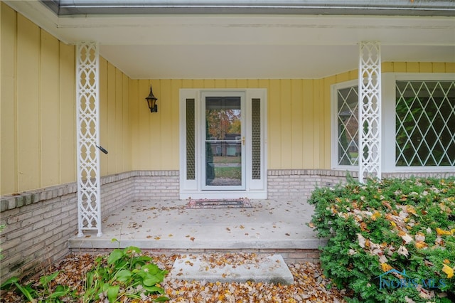 doorway to property with covered porch