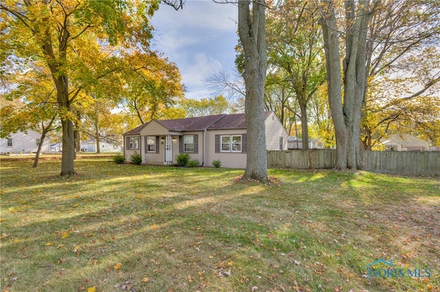 ranch-style house featuring a front lawn