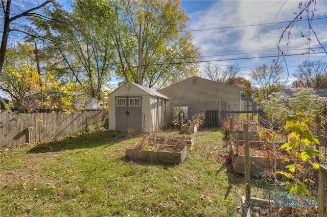 view of yard with a storage unit