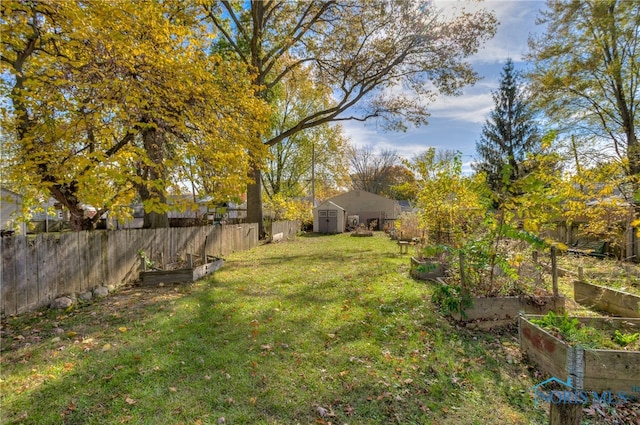 view of yard with a storage shed