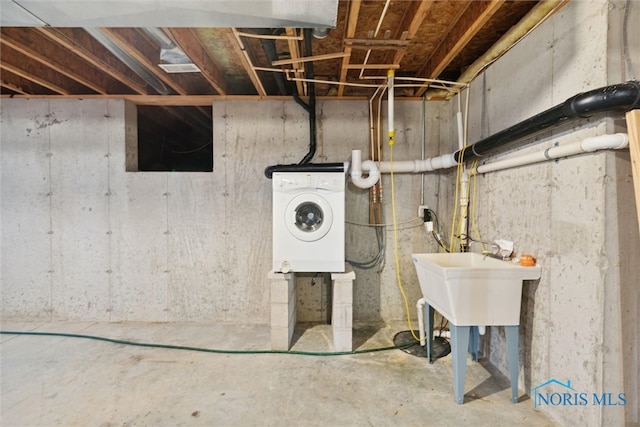 utilities with washer / clothes dryer