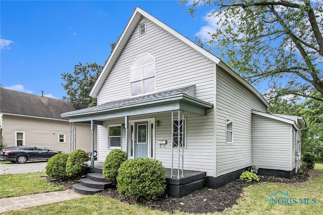 view of front of property featuring a porch