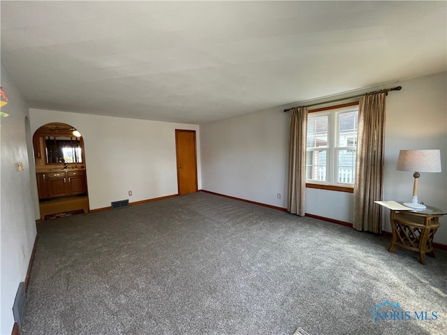 carpeted spare room featuring sink