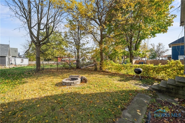 view of yard with a fire pit