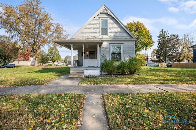 view of front facade featuring a porch and a front lawn