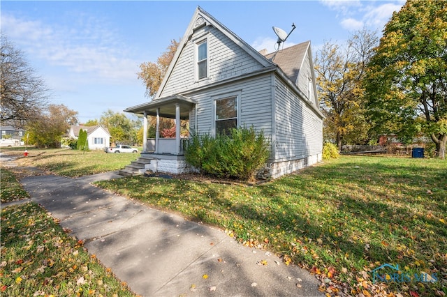 view of front of house featuring a front yard