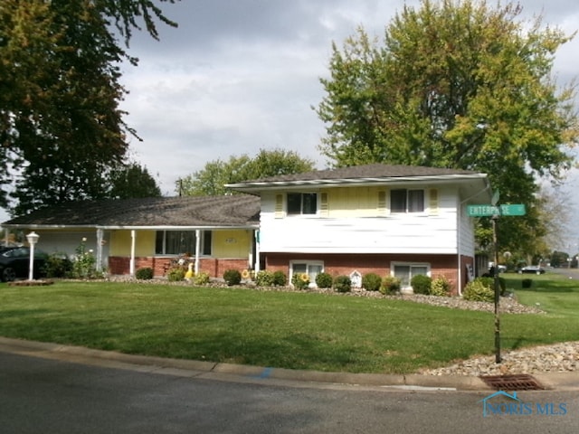 tri-level home featuring a front yard