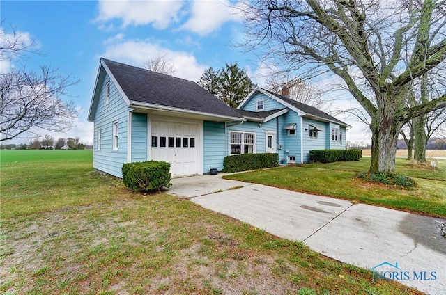 view of front facade with a garage and a front yard