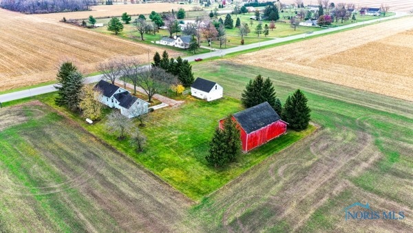 birds eye view of property featuring a rural view