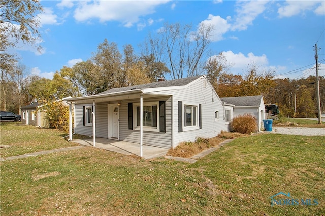 view of front of home with a patio and a front yard