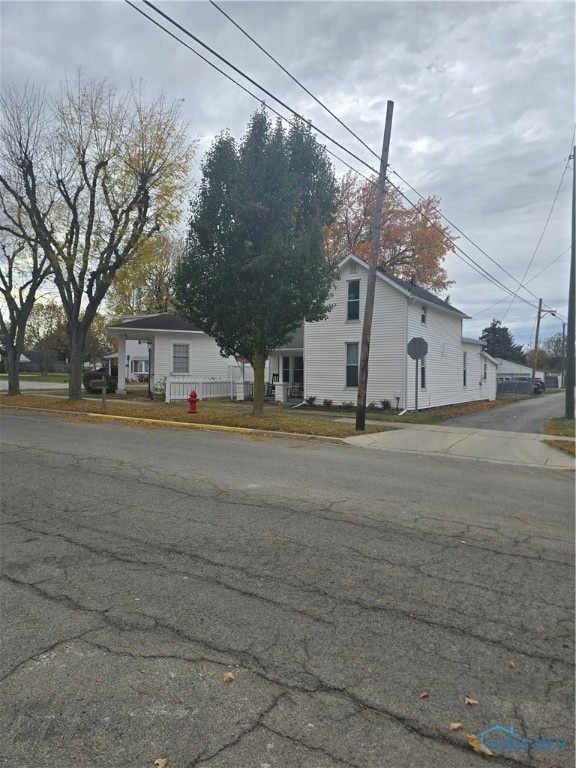 view of front of house