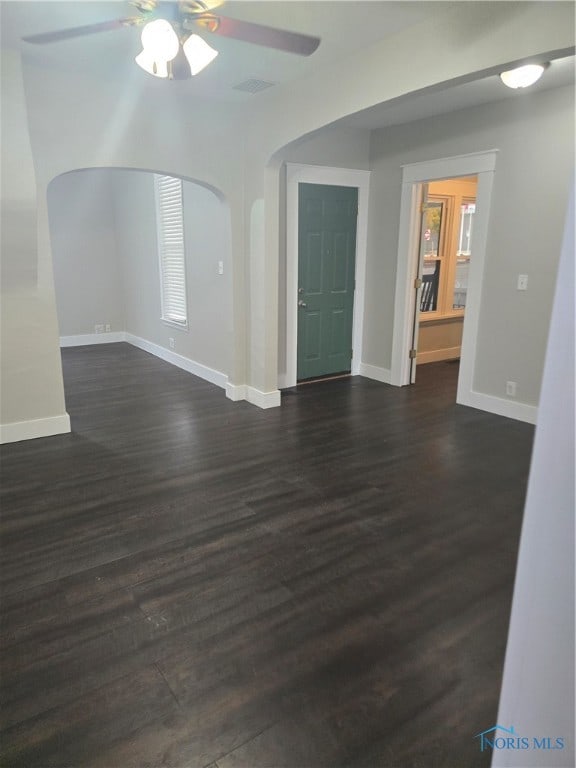 empty room featuring dark hardwood / wood-style floors and ceiling fan