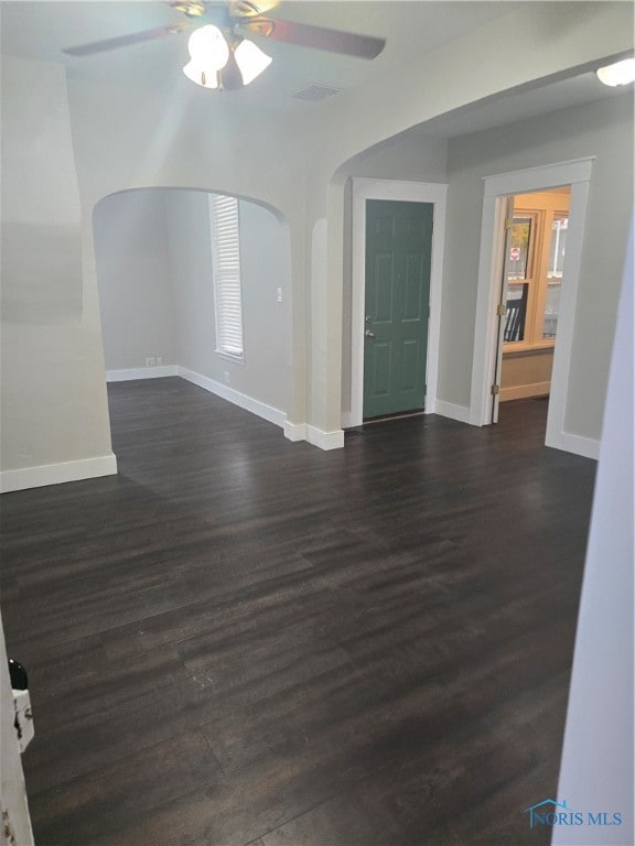 spare room with dark wood-type flooring and ceiling fan