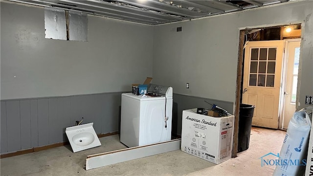 221 W Jackson St, Paulding, OH 45879 - laundry room with washer / dryer