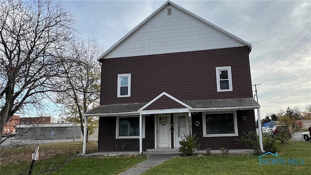 view of front of house featuring covered porch and a front yard