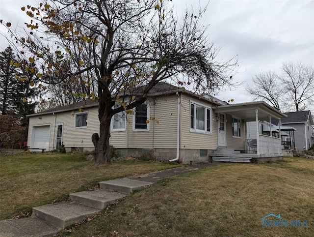 view of front of home featuring a front yard