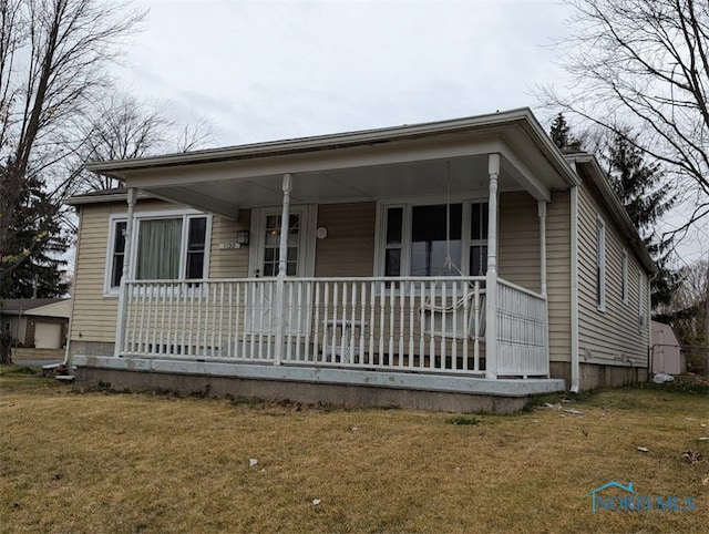 view of front facade featuring a front lawn and covered porch