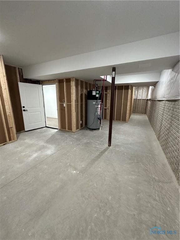 3640 Turtle Creek Dr, Perrysburg, OH 43551 - finished basement featuring gas water heater