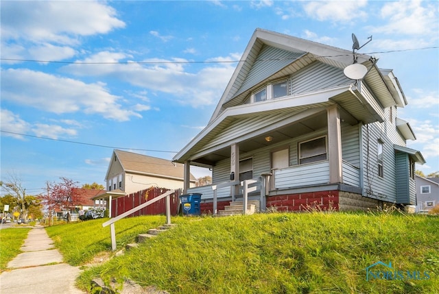 509 Utah St, Toledo, OH 43605 - bungalow-style house with a porch