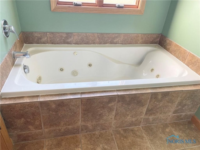 bathroom featuring tiled tub