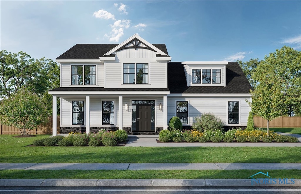 view of front of home featuring a front yard