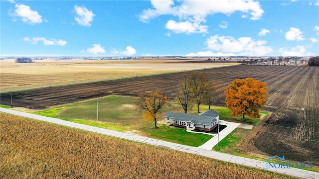 birds eye view of property featuring a rural view