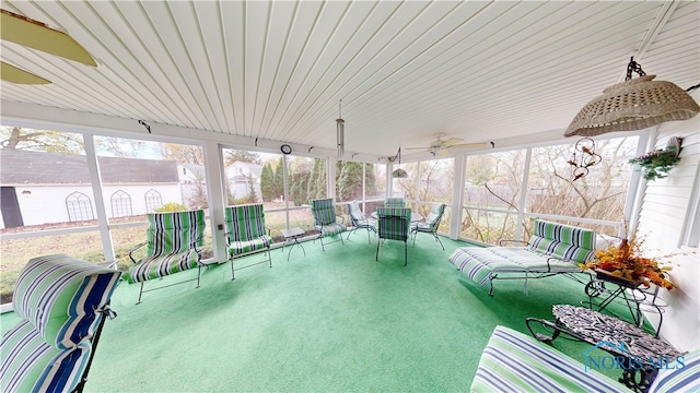 sunroom featuring ceiling fan