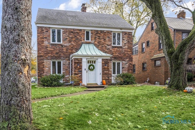 view of front of property with a front lawn