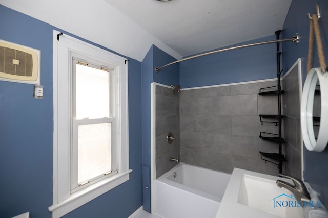 bathroom with sink and tiled shower / bath