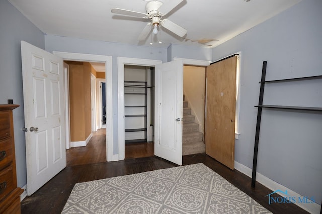 bedroom featuring ceiling fan, dark hardwood / wood-style floors, and a closet