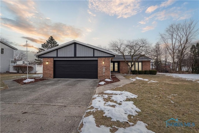 view of front of property featuring a garage and a yard