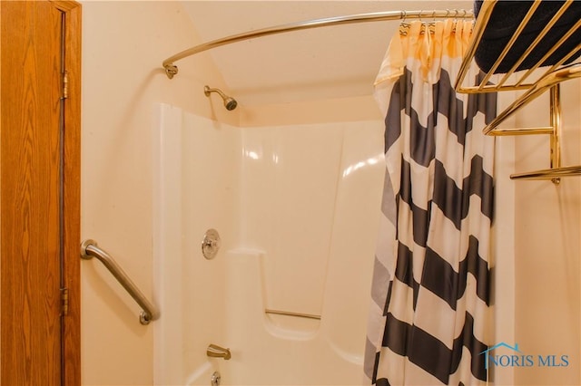 61 N Harbors End Dr, Port Clinton, OH 43452 - bathroom featuring shower / tub combo