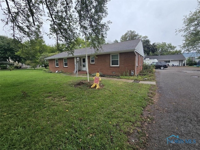 ranch-style home with a front yard