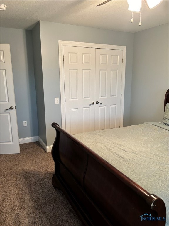 carpeted bedroom featuring ceiling fan and a closet