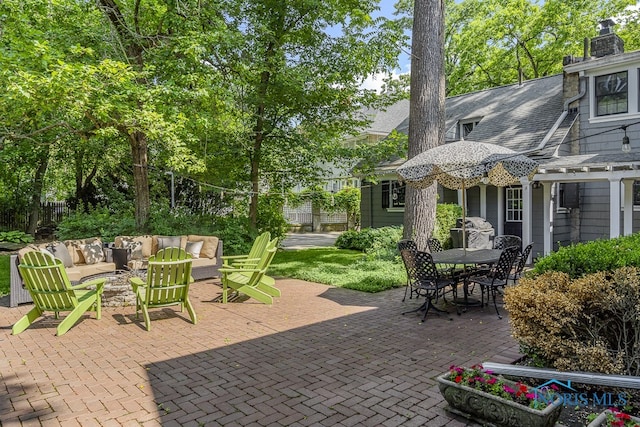 view of patio featuring an outdoor hangout area