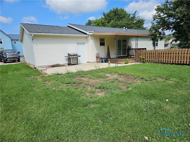 back of house featuring a lawn