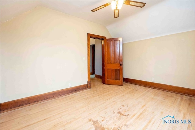 empty room featuring light hardwood / wood-style floors, lofted ceiling, and ceiling fan