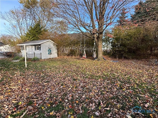 view of yard with an outdoor structure