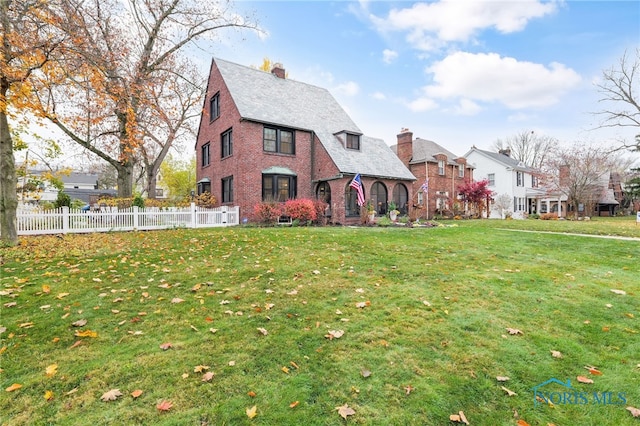 view of front of home with a front yard