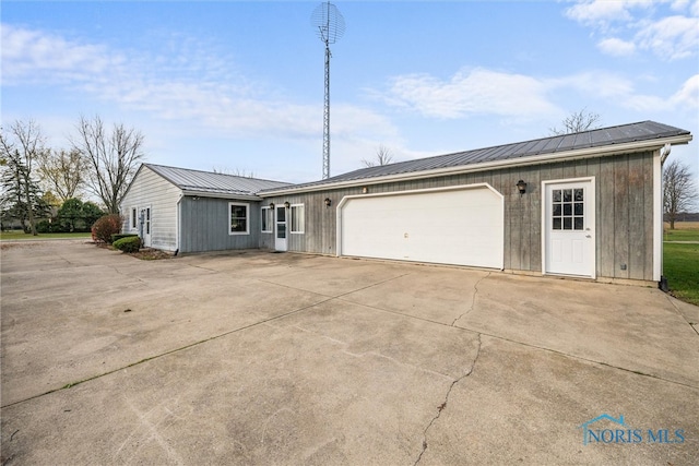 ranch-style home featuring a garage