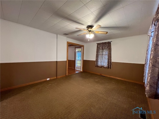 carpeted empty room featuring ceiling fan