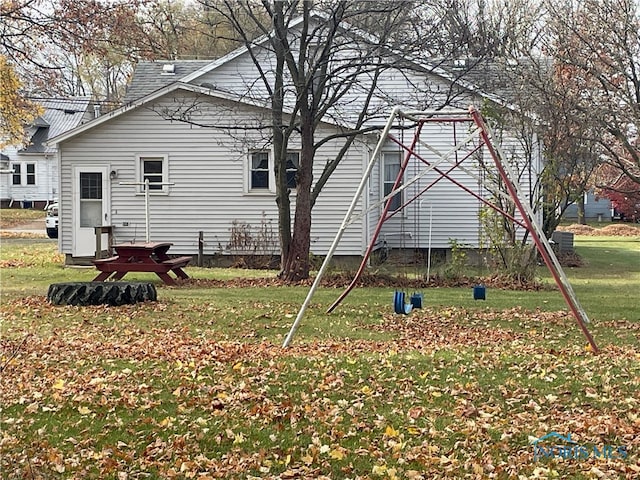 exterior space featuring a yard