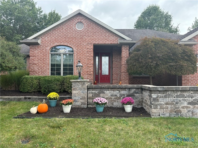 view of front of house with a front lawn