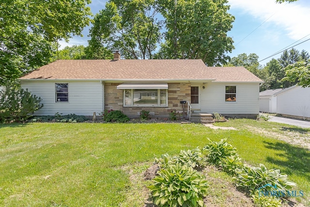 single story home featuring a front yard