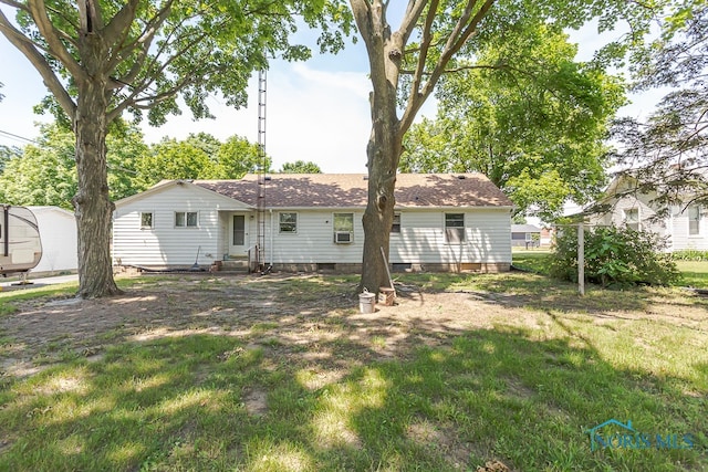 back of house featuring a yard