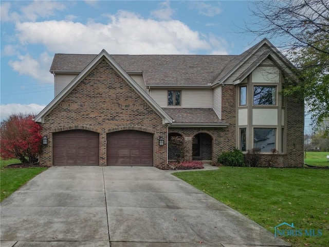 view of front of property with a front yard