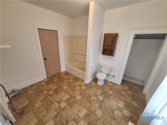 bathroom with toilet and washtub / shower combination